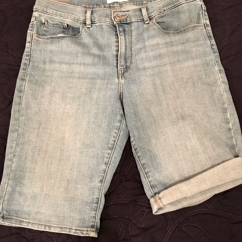 Bermuda Levi Jeans 31Waist - can roll up to 9” for smart look or 11”- very good